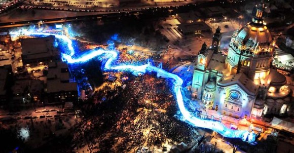 An aerial view of the Saint Paul Cathedral with the course glowing blue.